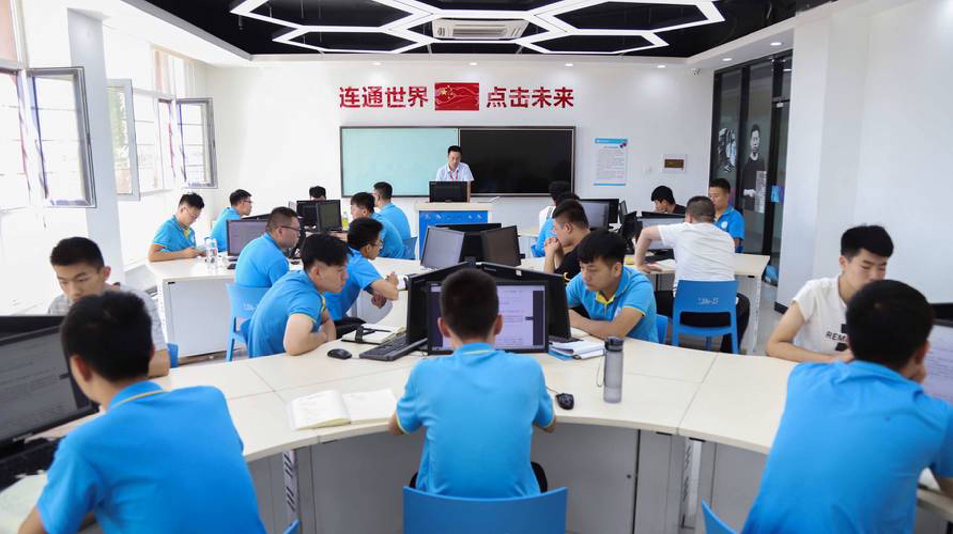 探索未来的网站构建之路:AI自动建站选购指南